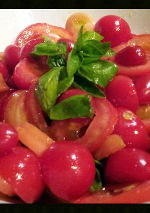 A picture of AMIEs Mix TOMATOE Salad.