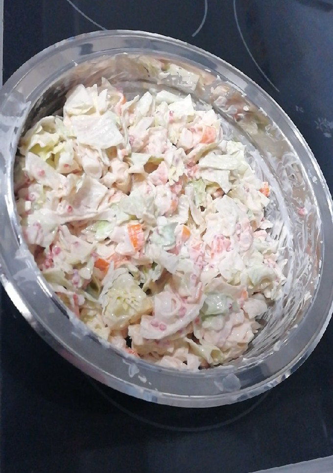 Una foto de Ensaladilla de marisco con salsa rosa