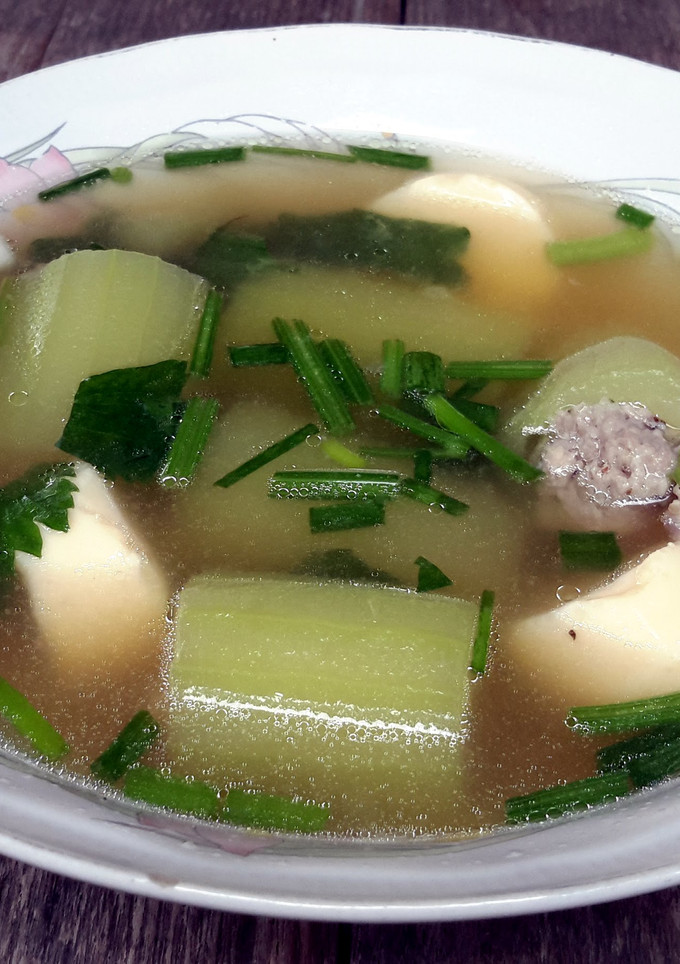 A picture of Stuffed Cucumber Soup.