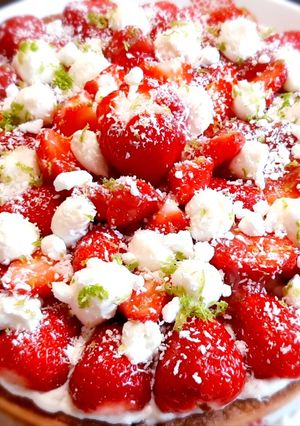 Une photo de Tarte aux fraises et coco façon Eton mess