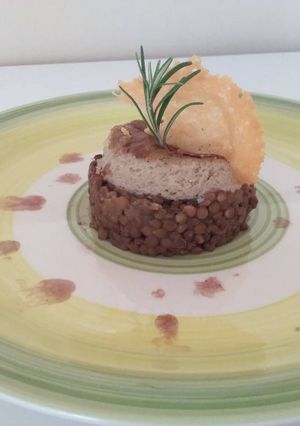 Foto di Lenticchie croccanti flan di porcini e cialda di parmigiano