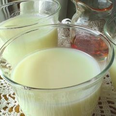 A picture of Creamy and Jiggly Milk Pudding with Gelatin.