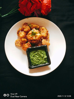 गोभी के पकोडे़ (Gobhi Ke pakode recipe in Hindi) रेसिपी मुख्य फोटो