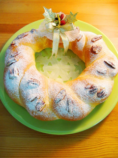 A picture of Fluffy Powdered Snow Christmas Bread Wreath.