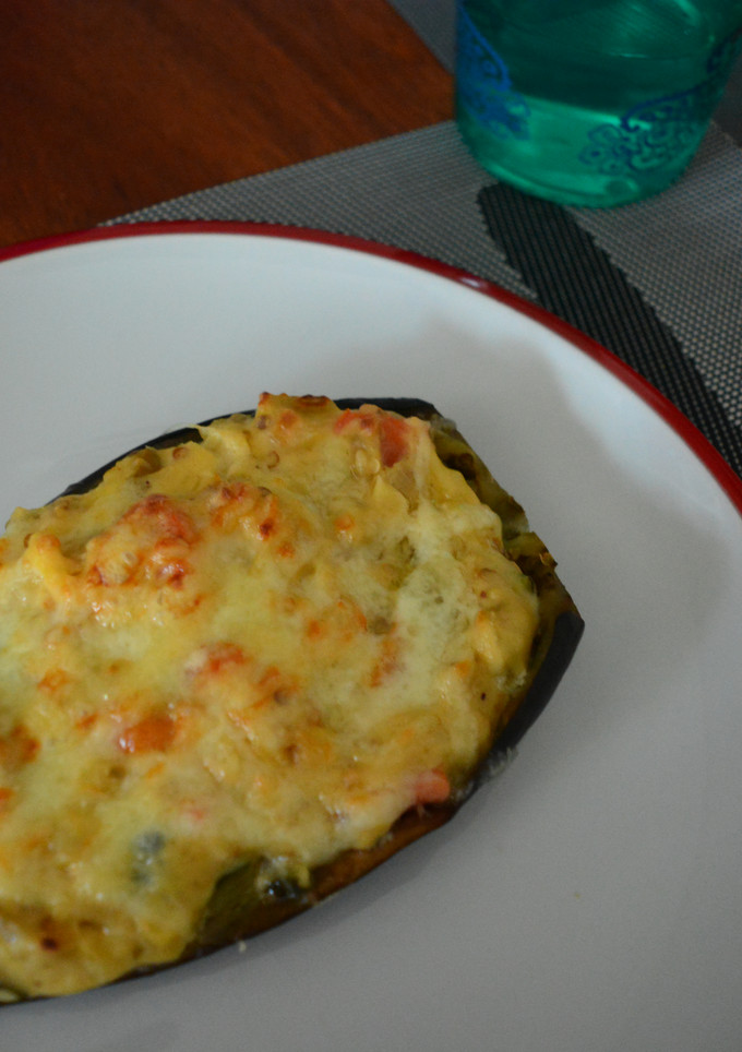 Una foto de Berenjenas rellenas de verduras
