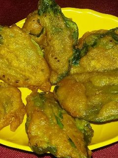 पालक के पकोड़े (Palak ke pakode recipe in hindi) रेसिपी मुख्य फोटो