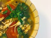 A picture of canh tu hài