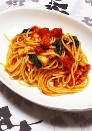 A picture of Mozzarella, Basil and Canned Tomato Pasta.