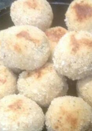 Una foto de Bolas de arroz rellenas