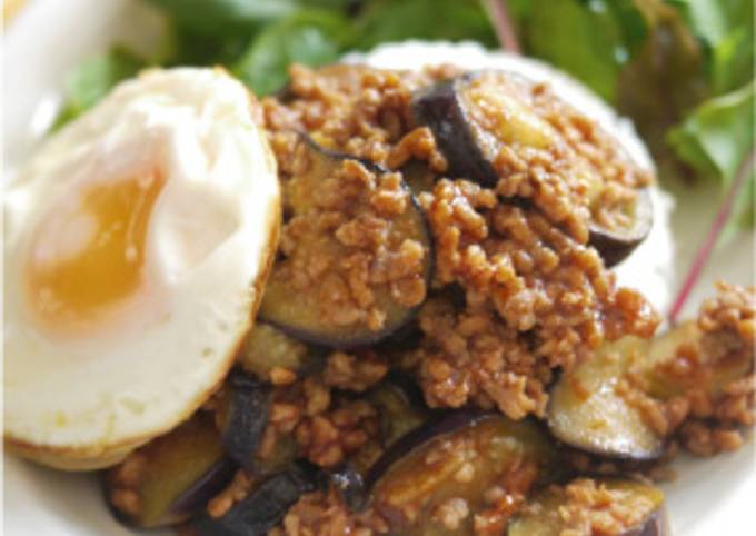 Step-by-Step Guide to Prepare Quick Japanese-Style Eggplant &amp; Ground Meat Bolognese on Rice