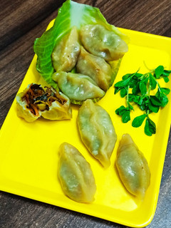 मेथी व्हेजी मोमोज (methi veg momos recipe in marathi) रेसिपी चे मुख्य फोटो