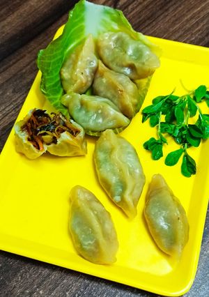 मेथी व्हेजी मोमोज (methi veg momos recipe in marathi) रेसिपी चे मुख्य फोटो 
