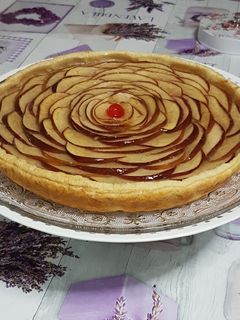 Una foto de Tarta de manzana roja 🍎