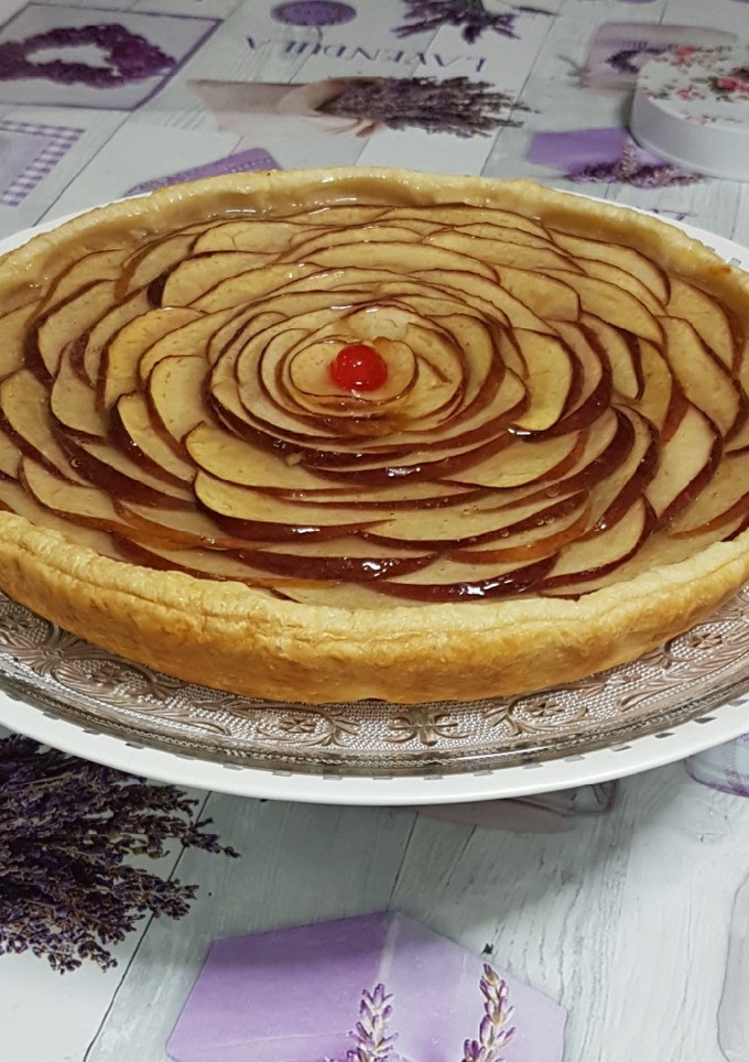 Una foto de Tarta de manzana roja 🍎