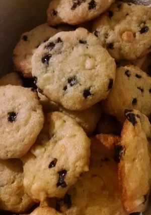 A picture of Blueberry Cheesecake Cookies.