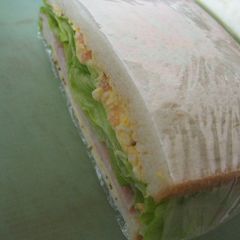 A picture of Packed Lettuce Sandwiches.