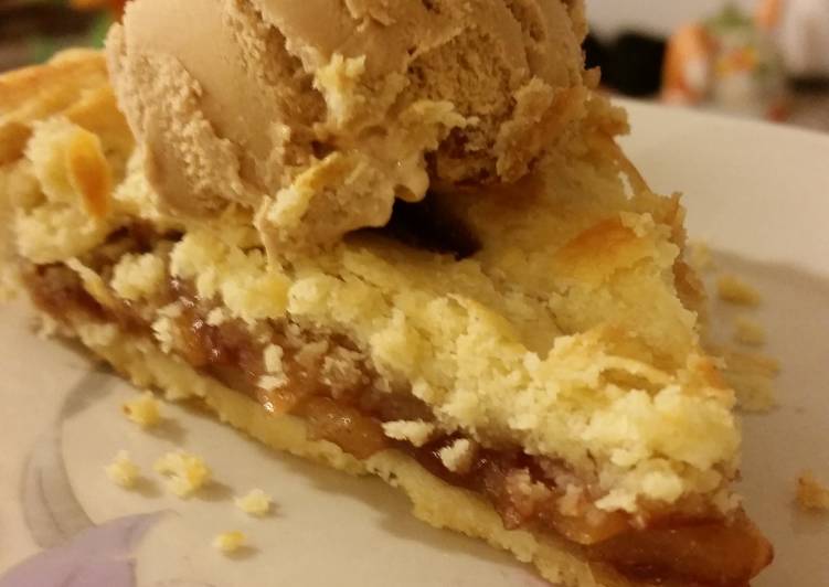 Recipe of Speedy Apple pie with crockan ice cream