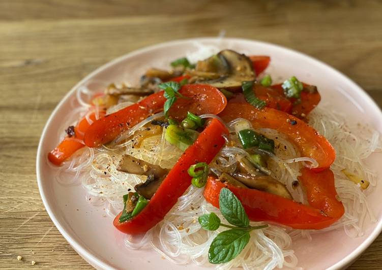 Step-by-Step Guide to Make Award-winning Glass noodles freddi con funghi e peperoni