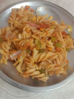 रेड सॉस पास्ता(Red sauce pasta recipe in hindi) रेसिपी मुख्य फोटो