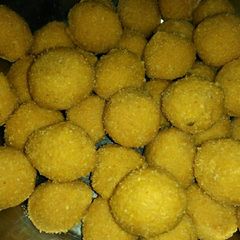 A picture of Chana dal laddo.
