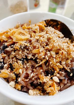 Hình của món Xôi đỗ đen muối vừng.