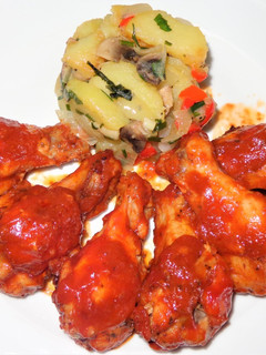 Una foto de Trutros de alas de pollo con salsa de bbq