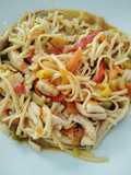 Tallarines con Verduras, Gambas y Pollo a las Finas Hierbas