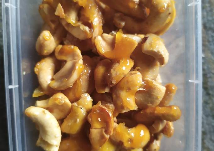 Kacang mede caramel