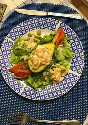 Una foto de Palta rellena de camarón