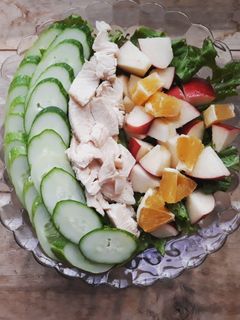 Hình của món Salad gà hoa quả Hàn Quốc.