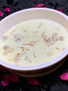 मखाना की खीर (makhana ki kheer recipe in Hindi) रेसिपी मुख्य फोटो