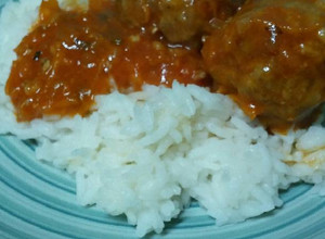 Una foto de Albóndigas con arroz