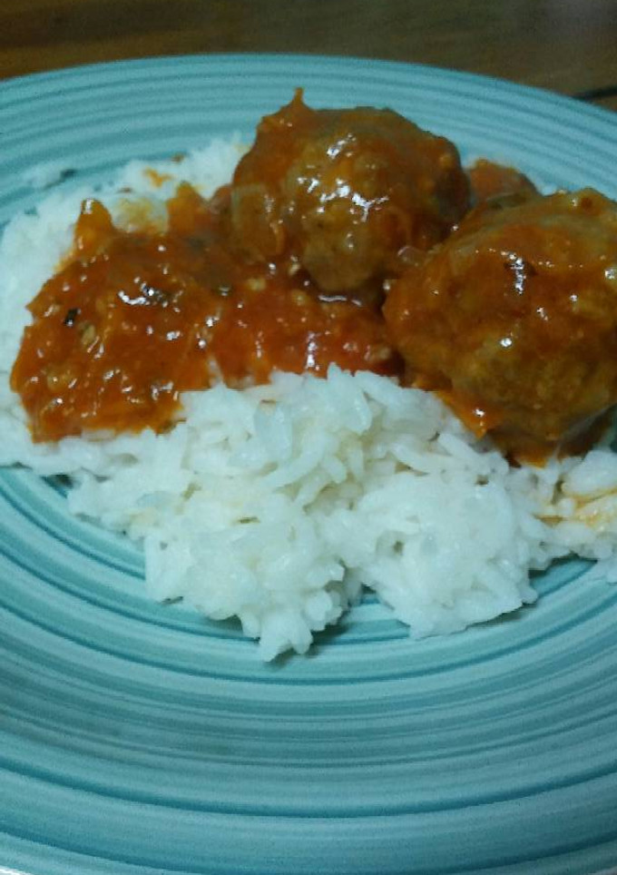 Una foto de Albóndigas con arroz