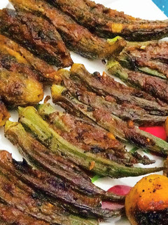 A picture of Stuffed ladyfingers,bitter gourd and potato.