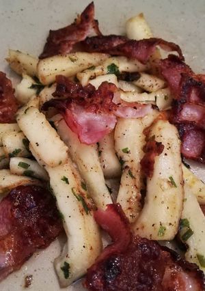 Une photo de Poêler de concombres et chips de bacon
