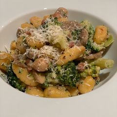 A picture of Pancetta, Mushroom & Broccoli Gnocchi.