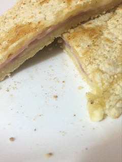 Una foto de Mbeju mestizo con jamón y queso