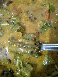 வெண்டைக்காய் காரக்குழம்பு (Vendaikkaai kaara kulambu recipe in tamil) செய்முறை முக்கிய புகைப்படம்