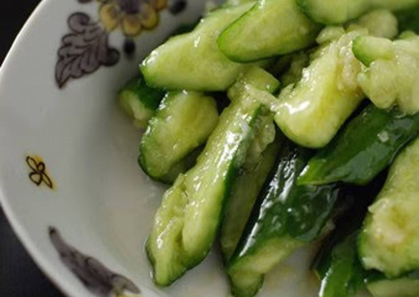 Cucumber with Garlic Dressing