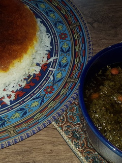 عکسی از دستور قرمه سبزی جان 😋😋همراه کته و ته دیگ سیب زمینی رنده شده 😍😍
