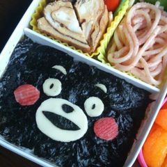 A picture of Noriben (Rice Covered with Nori Dipped in Soy Sauce) with Kumamon, the Kumamoto Prefecture Mascot.