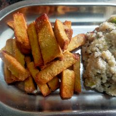 A picture of Fried Yam Finger Chips.