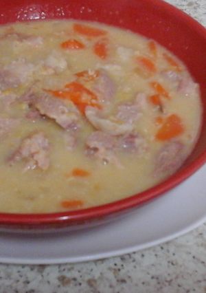 A picture of My Chunky Bacon Pea Soup. 'yummy'.