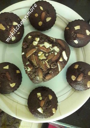 A picture of Banana chocolate cake.
