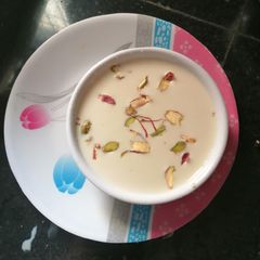 A picture of Nolen guder payesh kheer.