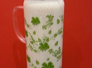 Una foto de Batido de AVENA con BANANA y almendras