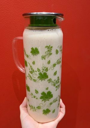 Una foto de Batido de AVENA con BANANA y almendras
