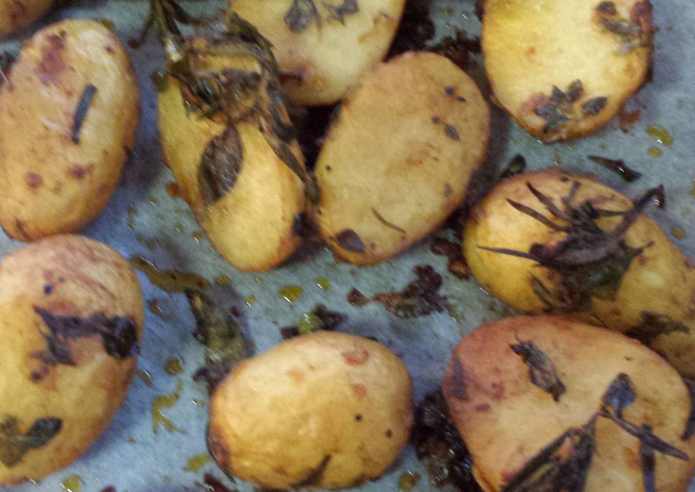 Baked potatoes with herbs 🌱