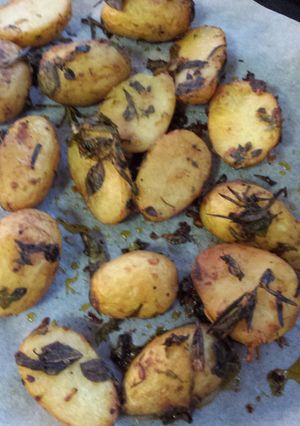 A picture of Herbed baked potatoes 🌱.