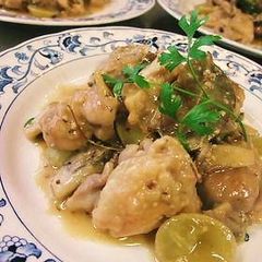 A picture of Chicken and Green Grapes in White Wine.